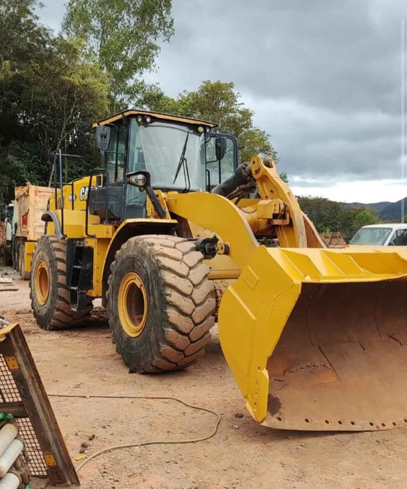 Pá-Carregadeira Caterpillar 966 2022 | 11.000h | Ar-condicionado